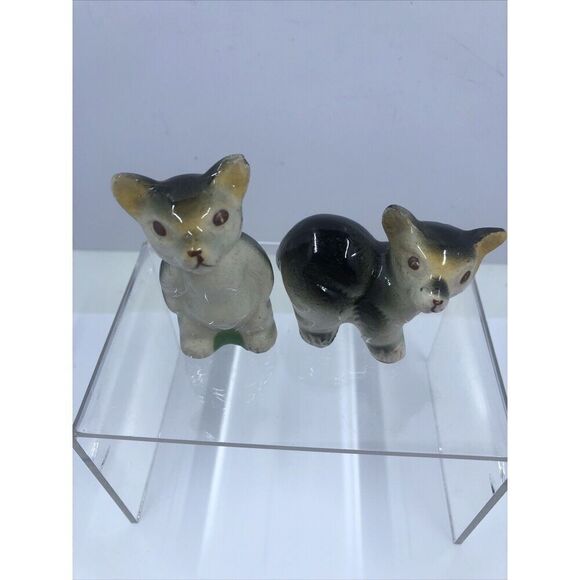 Two Vintage Miniature Porcelain  Cats  1 And 1/2” Tall Salt And Pepper Shakers - Picture 1 of 12